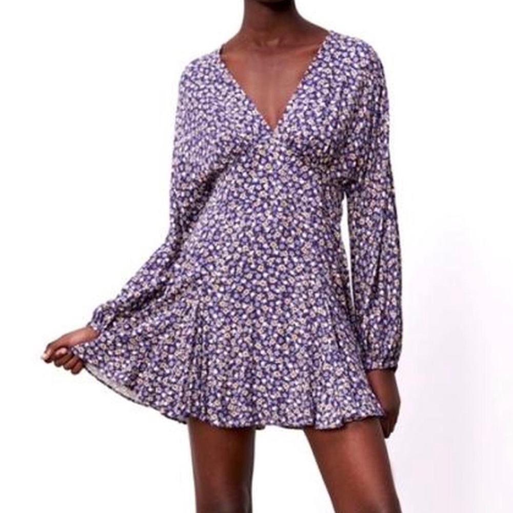 NWOT ZARA Purple/White Floral Print Dress with V-Neck. Size S.
